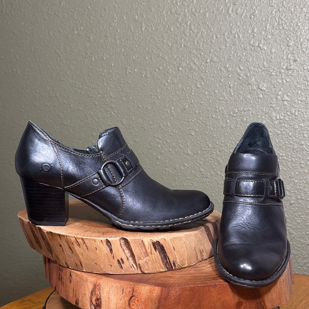 BORN DEENA LEATHER BLOCK HEEL BOOTIE